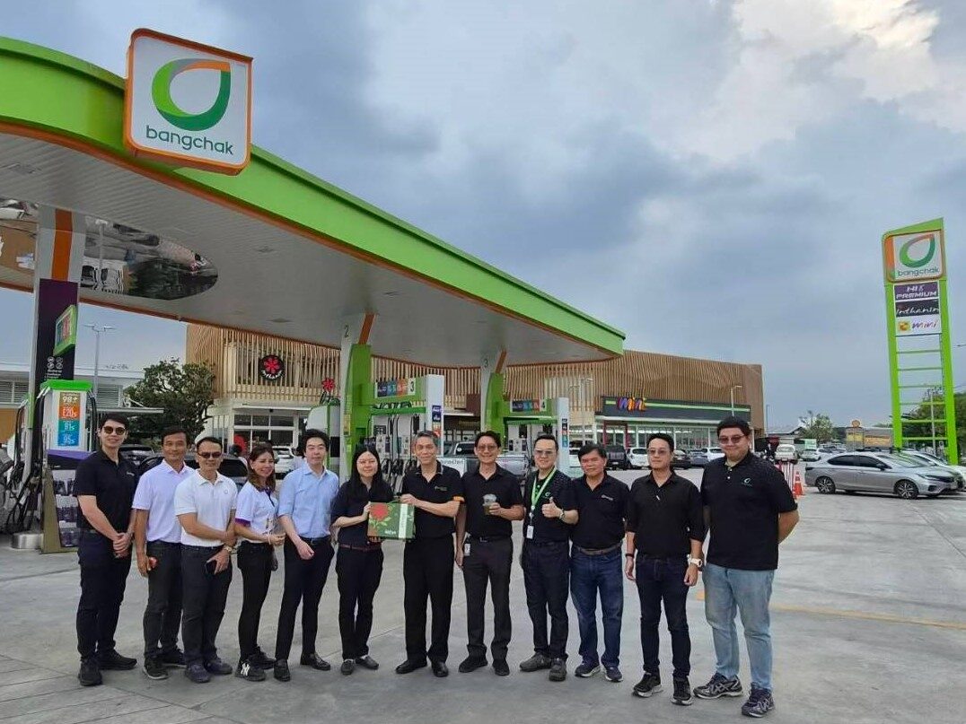 บางจากฯ ลงพื้นที่เยี่ยมสถานีบริการ พร้อมมอบบัตรน้ำมันช่วยผู้ประสบภัย